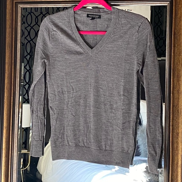 Banana Republic Sweaters - Banana Republic Gray V-Neck Sweater